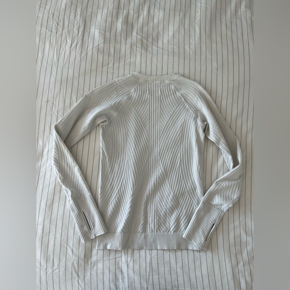 Rest Less Pullover in White Size 6 - Picture 7 of 8